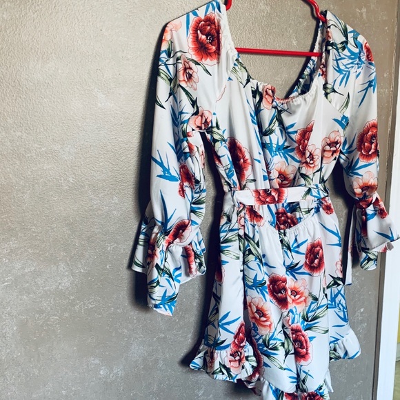 Pretty Little Thing Floral Spring Romper - Picture 4 of 5